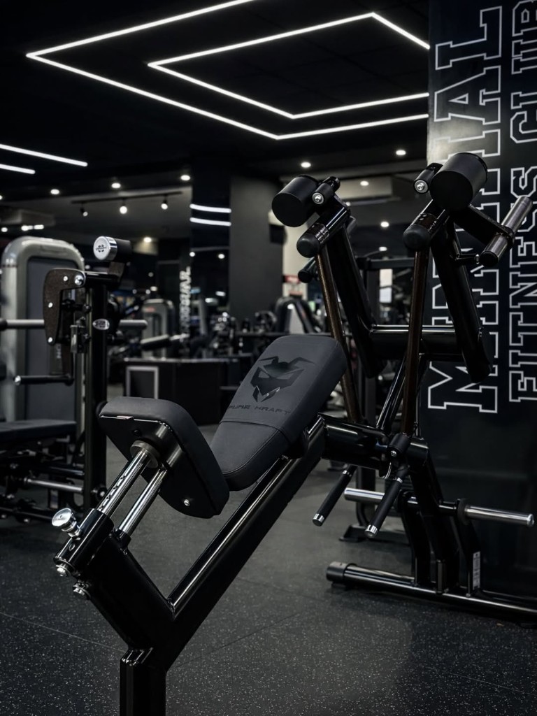 Minimal Fitness Club — sala de entrenamiento